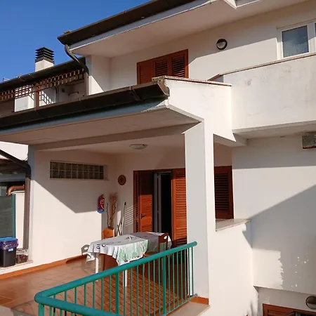 Villa La Casa Di Ale Latina